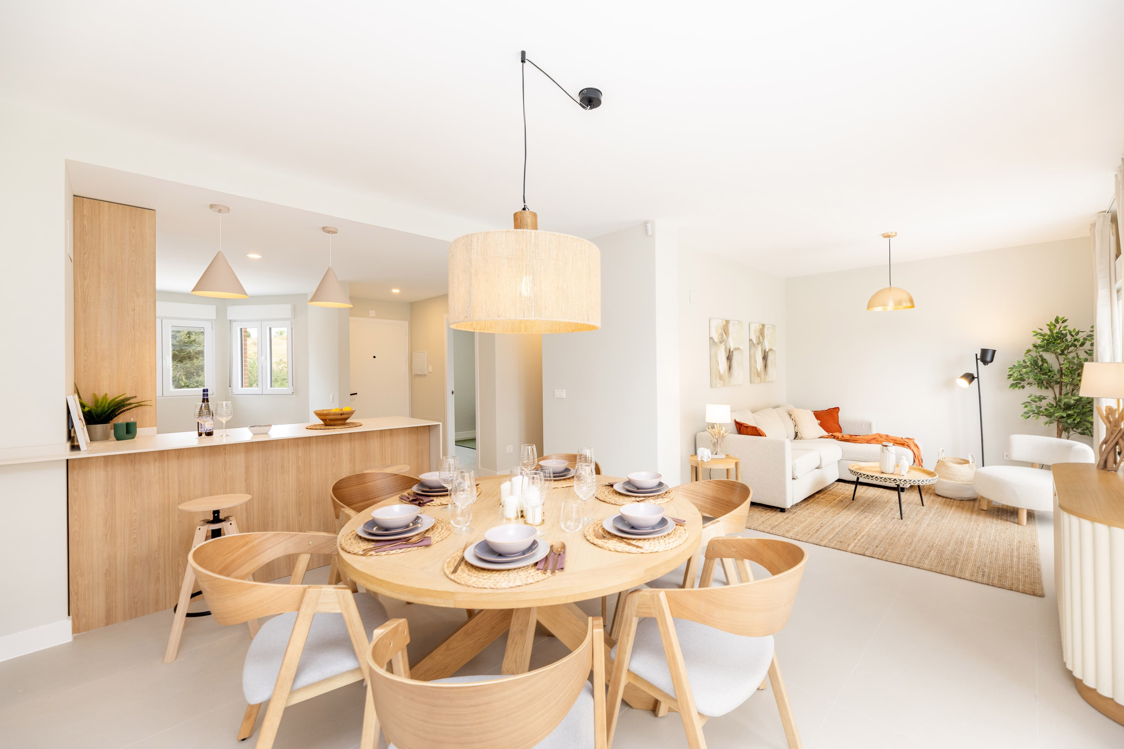 Cocina moderna equipada con encimera de cuarzo en El Mirador del Viso